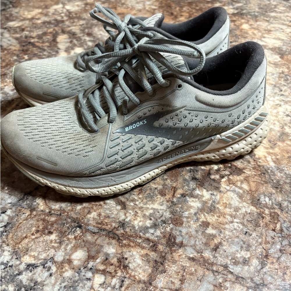 Brooks Light Gray Athletic Sneakers